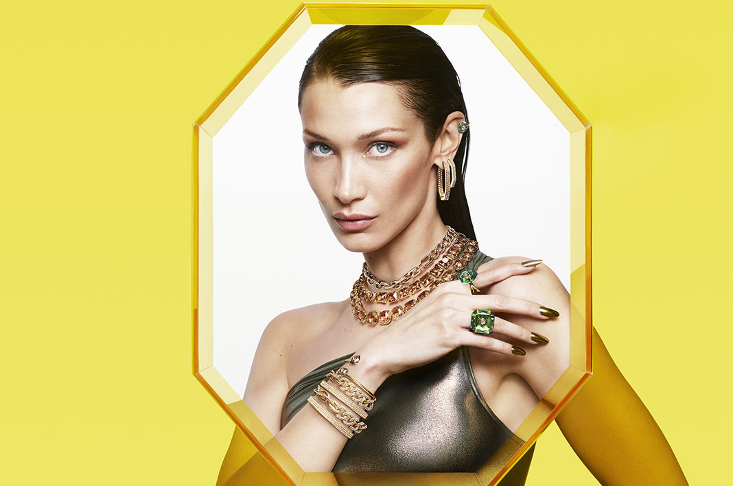 Bella-Hadid-Swarovski-Metallic-home Bella Hadid per Swarovski Metallic