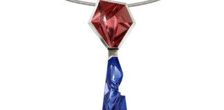 La plasticità delle gemme di Munsteiner Jutta Munsteiner, Pendente con Tanzanite. Tanzanite, Tormalina Rossa e Diamante
