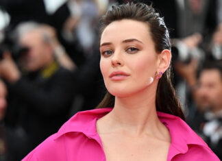 Due zaffiri rosa del Madagascar per gli orecchini scelti da Katherine Langford Il look scelto da Katherine Langford nella seconda serata del Festival del Cinema di Cannes