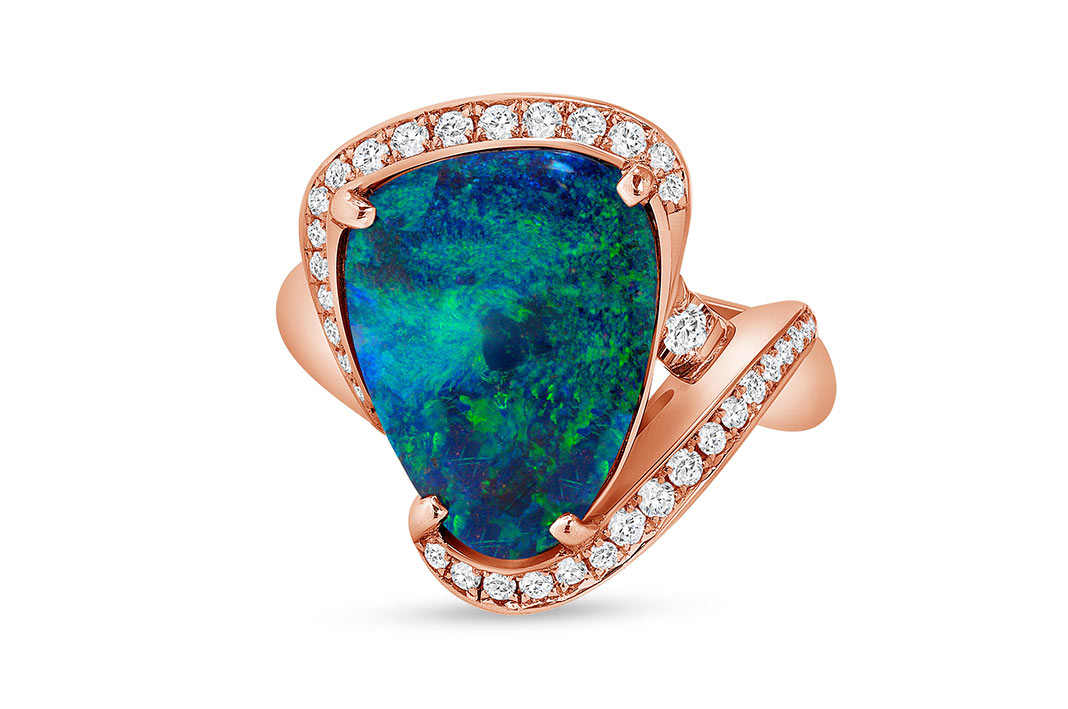 case-awards-2022-home-web Anello con opale australiano Boulder da 6.05 carati con un set di diamanti tondi, in oro rosa, progettato da Ani Babayan e Avedis Babayan per CASE AWARDS 2022