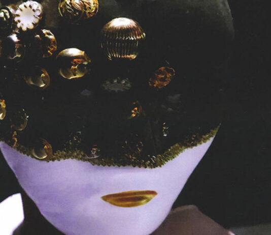 Mascherare o mostrare? Effetti e riflessi della moda Antonia Mautone, Mascherare o Mostrare? Maschera-gioiello
