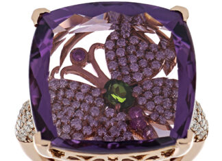 Suzy Levian crea una poesia che elogia la forza delle donne con la Secret Diamond Collection Visione frontale di The Monarch Amethyst and Secret Diamond Ring, Suzy Levian.