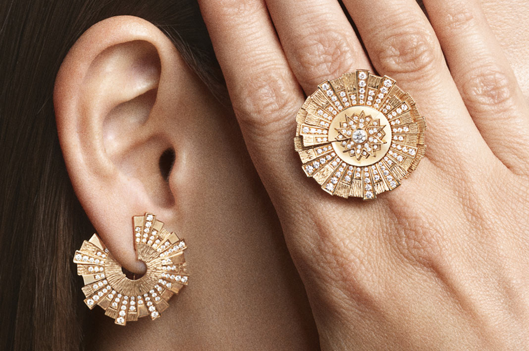 evidenza Anello e orecchini collezione “Sunlight Radiant” di Piaget.
