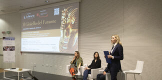 Un tuffo nel mondo del gioiello egizio: a Vicenza il contest “Il Gioiello del Faraone” per disegnare la storia di domani Da sinistra: Paola De Luca, Martina Terzoli, Giulio Chiodi e la moderatrice dell’evento Pia Antignani per "Il Gioiello del Faraone".