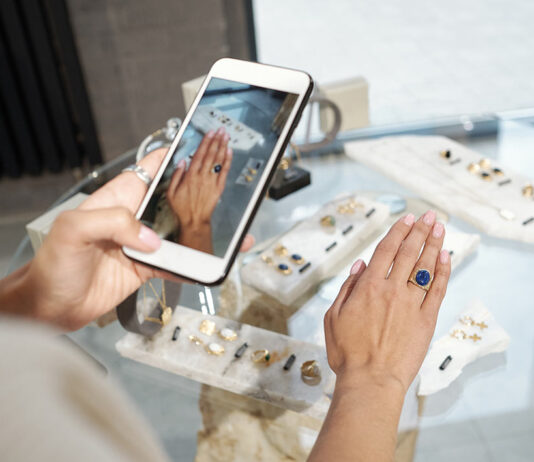 TikTok e gioielli: Julia Hackman porta il mondo jewelry sulla piattaforma social più in voga TikTok e gioielli
