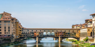 Oltre cento anni di storia della gioielleria fiorentina in un libro: il 30 marzo la presentazione di “Gioielli a Firenze, Archivio Peruzzi (1880-1970)” Ponte Vecchio a Firenze.