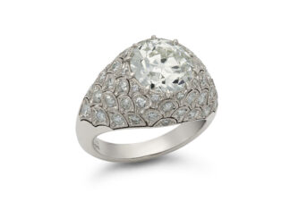 Hancocks illumina Aprile con l’anello di diamanti da 75.000 sterline Anello con diamanti Hancocks.