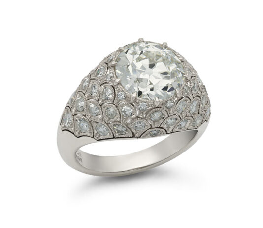Hancocks illumina Aprile con l’anello di diamanti da 75.000 sterline Anello con diamanti Hancocks.