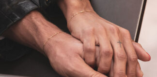 Sigillo, il bracciale senza chiusura che ha fatto impazzire i social Sigillo, bracciale in oro della gioielleria G&G Amighini di Verona