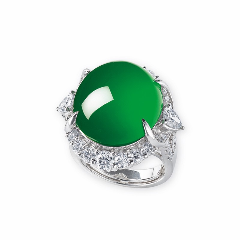 Anello con giada giadeite cabochon e diamanti