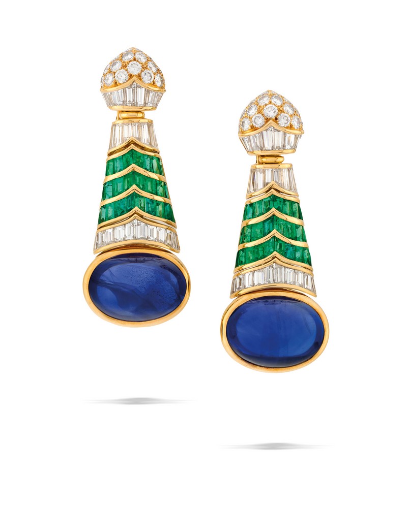 Orecchini Bulgari con zaffiri, smeraldi e diamanti