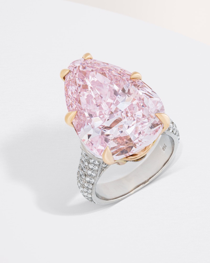 Anello con diamante rosa da 20,06 carati e diamanti rotondi, oro bianco e giallo 18k