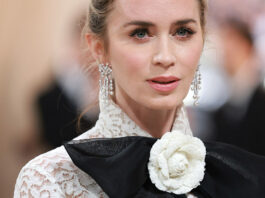 Costumi da gatto e diamanti da 200 carati: i look più eccentrici e i gioielli del MET Gala 2023 Emily Blunt indossa gioielli Piaget al Met Gala
