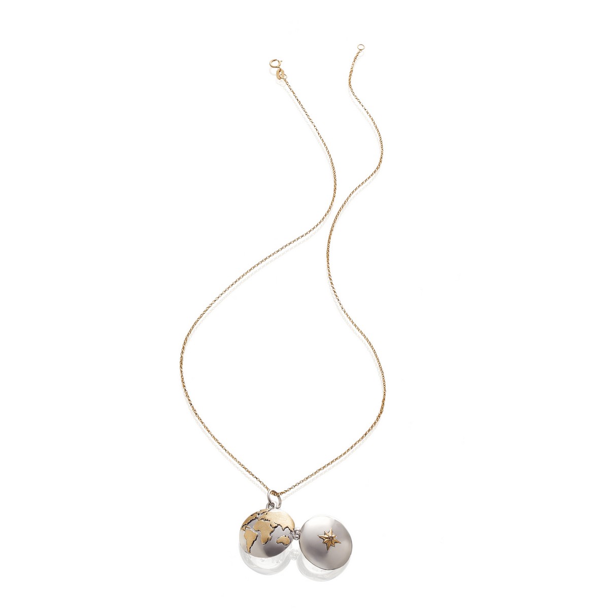 Ciondolo con mappa del mondo e rosa dei venti di Latitude Jewelry