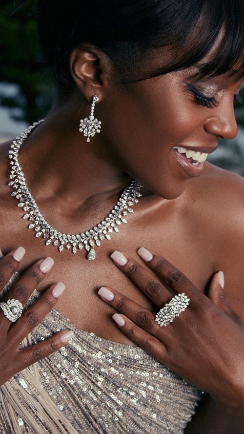 Aja Naomi King indossa il set di gioielli Piaget per il Festival di Cannes 2023