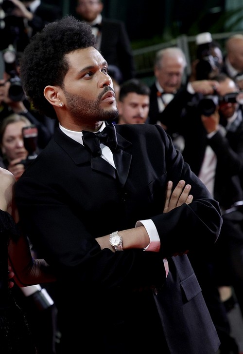 The Weeknd sul red carpet del Festival di Cannes 2023 indossa l’orologio Limelight Gala di Piaget