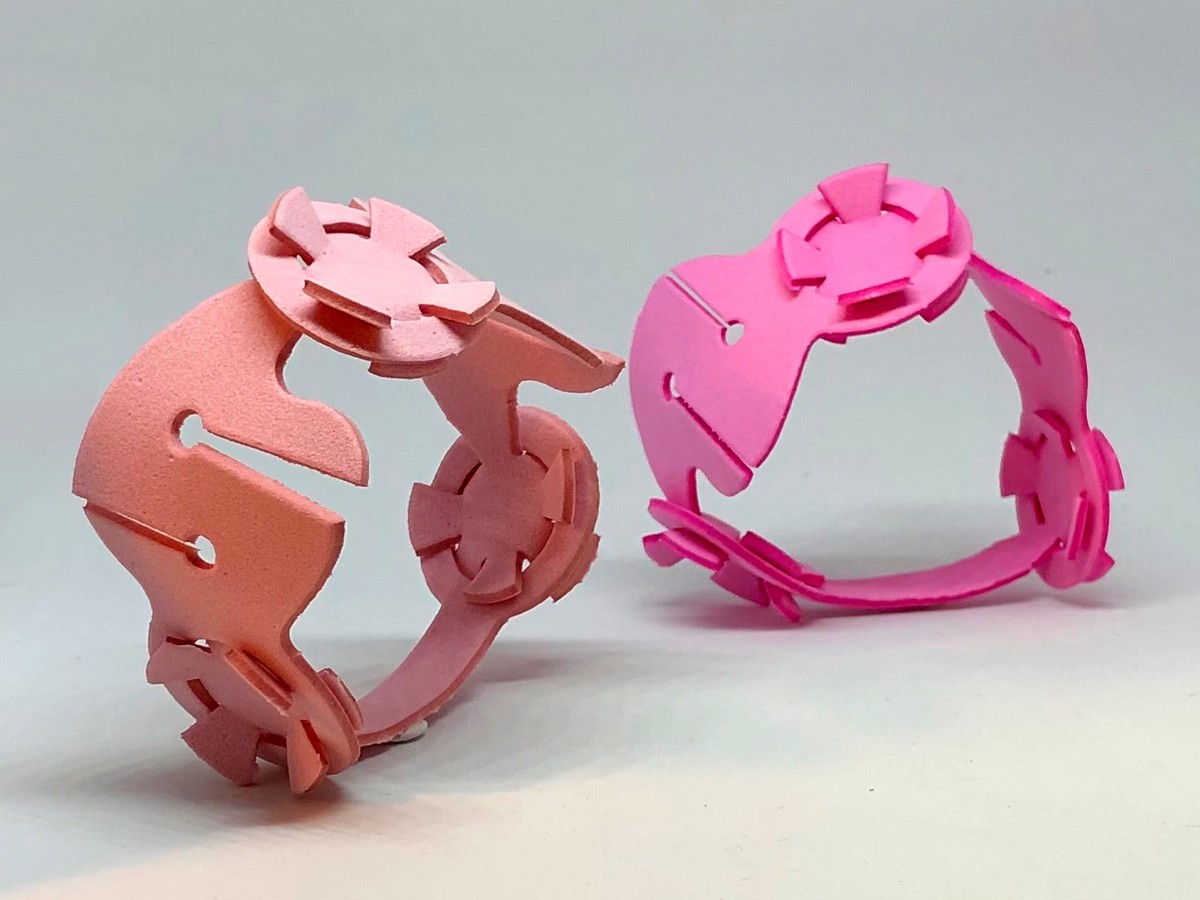 Roberto Zanon, Bracciale Snodi, 2022. Bracciale in Gomma Eva, in taglio laser.