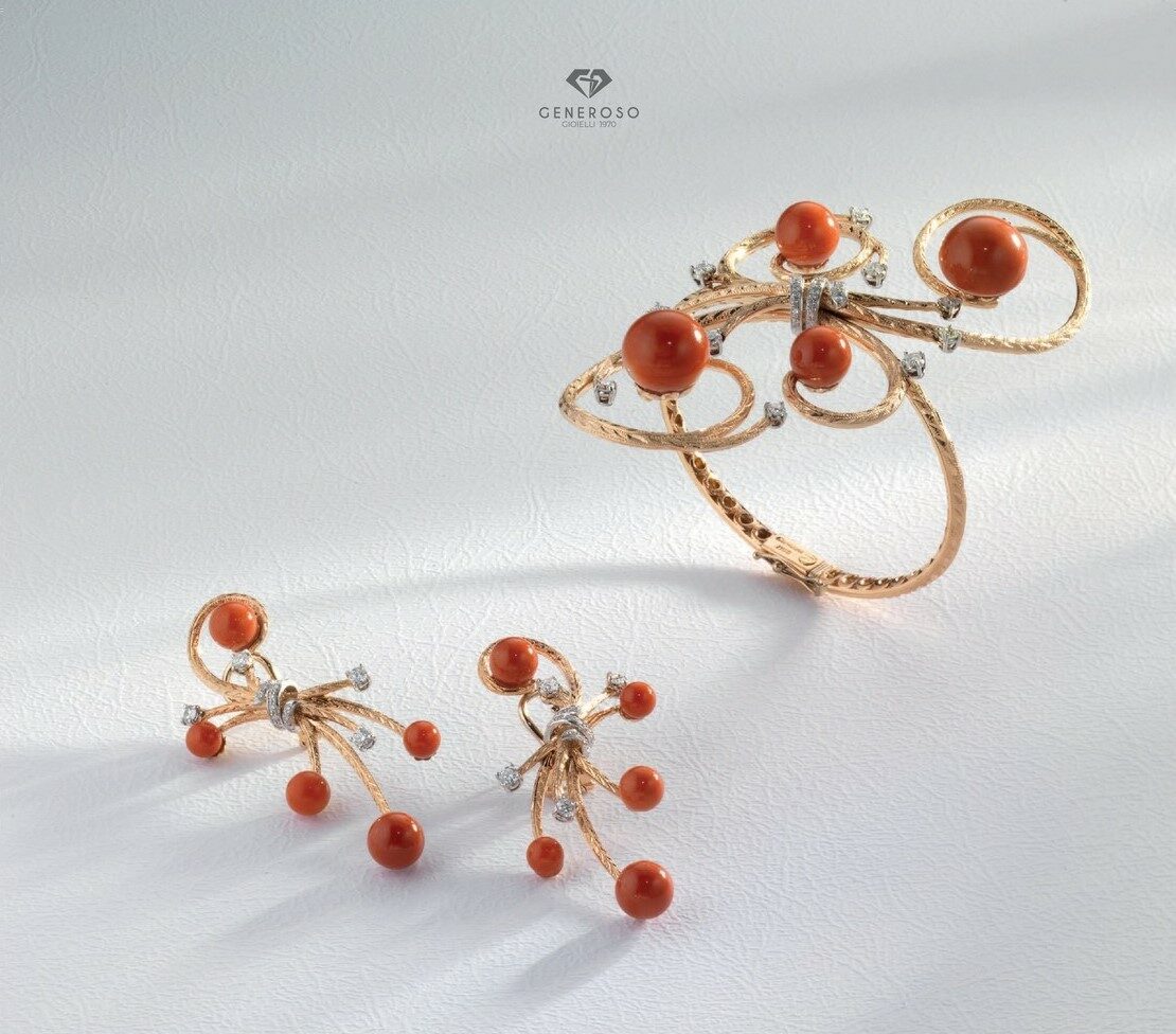 Generoso 1970, Orecchini e Bracciale Pianeti, 2019. Orecchini e bracciale in corallo, diamanti e oro rosa e bianco.