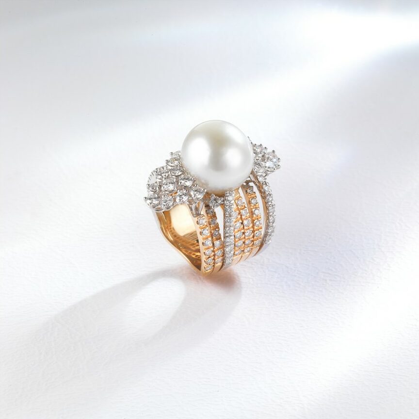 Generoso 1970, Anello Delizia, 2014. Anello con perla, diamanti, oro bianco e rosa.