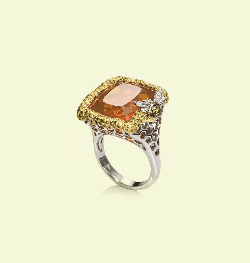 Generoso 1970, Anello Miele, 2018. Anello con opale di fuoco, diamanti fancy, oro bianco e giallo.