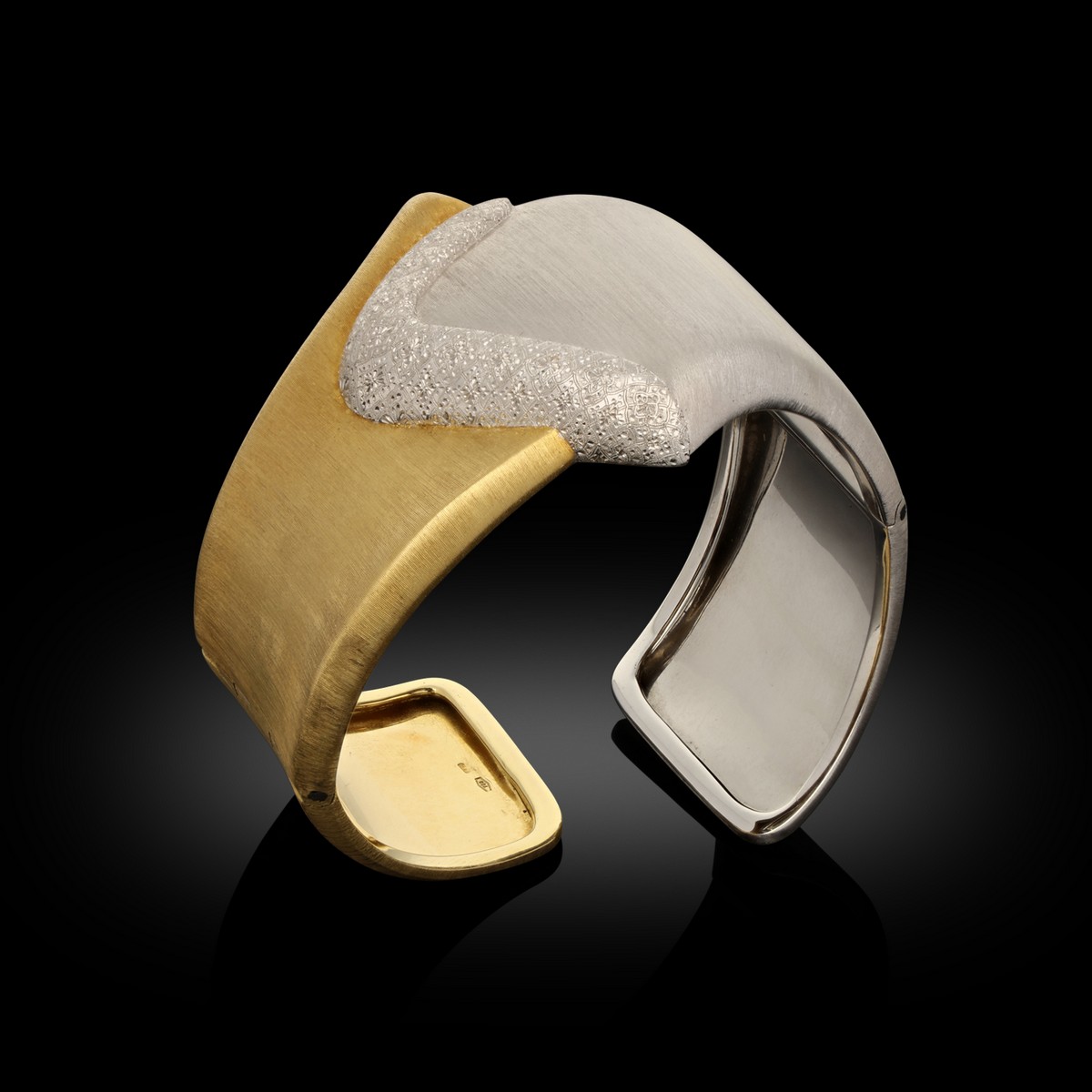 Il bracciale bicolore Buccellati, realizzato intorno al 1960.