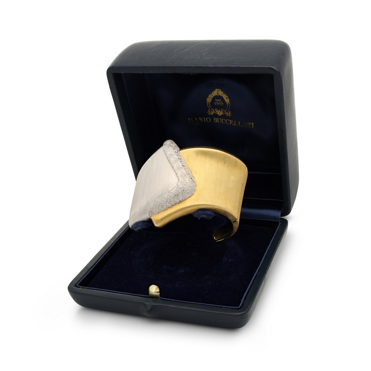 Il bracciale bicolore Buccellati, realizzato intorno al 1960.