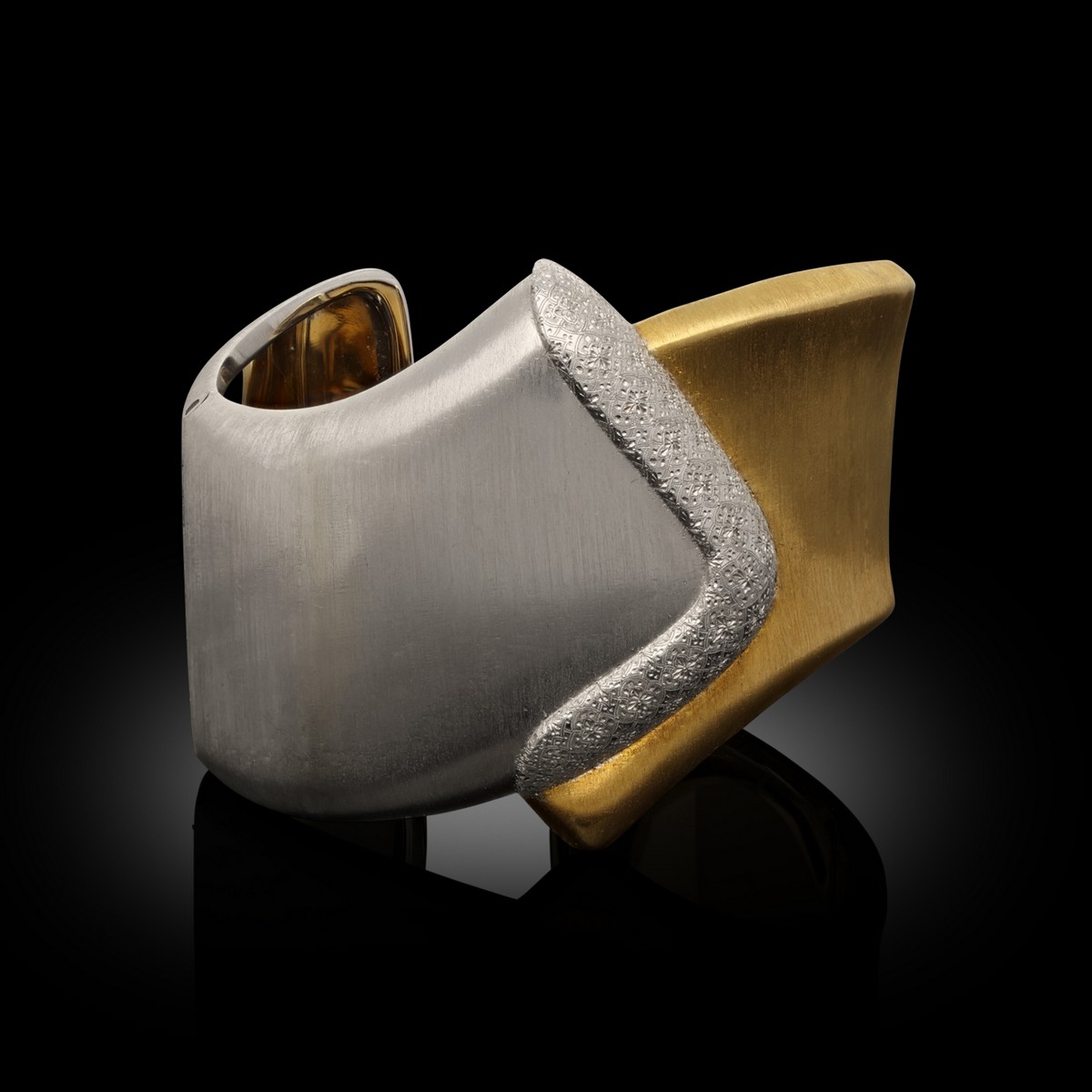 Il bracciale bicolore Buccellati, realizzato intorno al 1960.