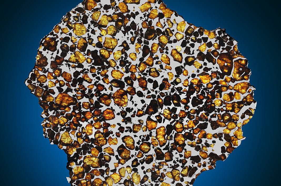 Deep-impact-asta-christies-meteorite Una “fetta” di Pallasite, una delle meteoriti più belle ed apprezzate.