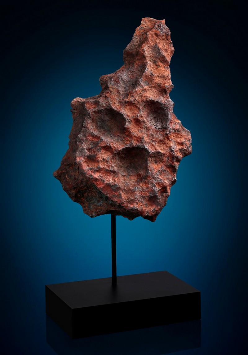 La Meteorite Henbury Meteorite, rinvenuta in Australia e dalla forma antropomorfica, venduta a 40.320 dollari.