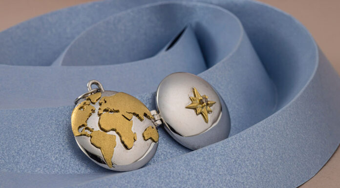 Indossare un viaggio. Dal Brasile i gioielli Latitude Jewelry per tutti i travel addicted Ciondolo Latitude Jewelry