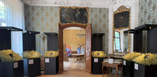 Dall’Ucraina, per l’Ucraina: alla scoperta dei gioielli esposti a Basilea nella mostra “How precious UA” La mostra “How precious UA” durante Jewels Basel.