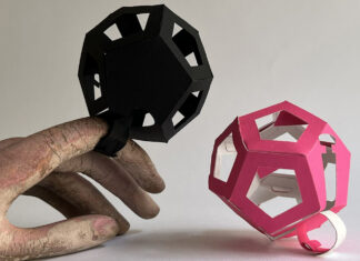 Roberto Zanon: dal macro al micro. Il taglio laser come passaggio dal bidimensionale allo sviluppo tridimensionale Roberto Zanon, Anello Dodecaedro, 2022. Anello in cartoncino, in taglio plotter. (Photo Courtes
