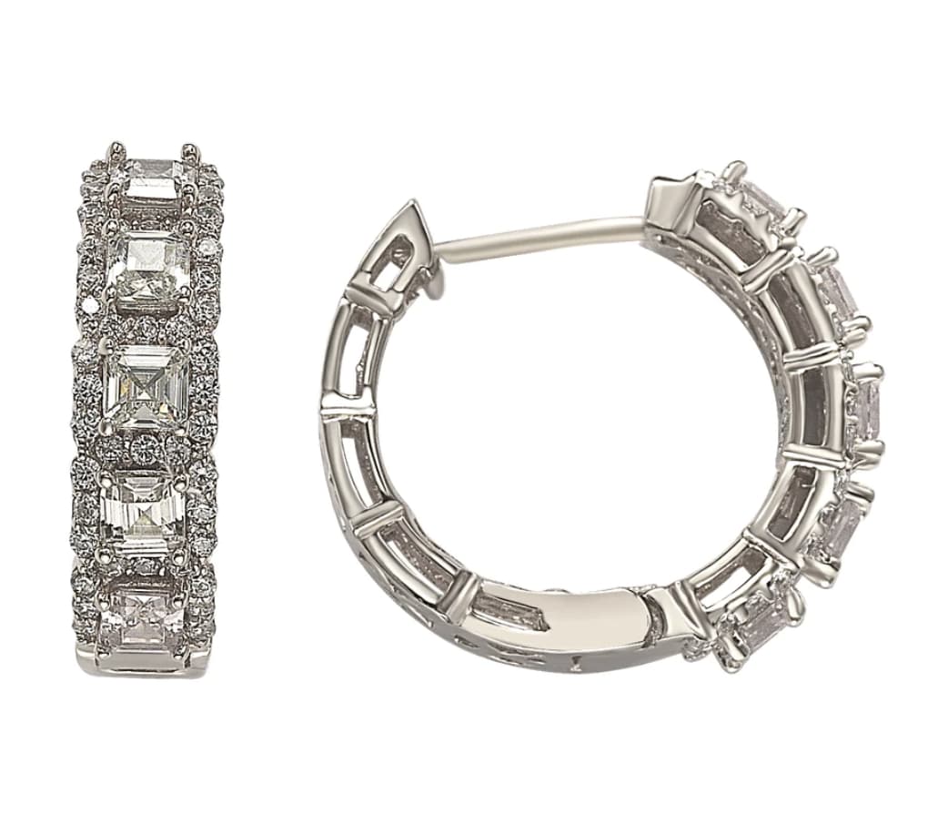 Orecchini a cerchio con cubic zirconia, collezione Diamondesque di Suzy Levian.