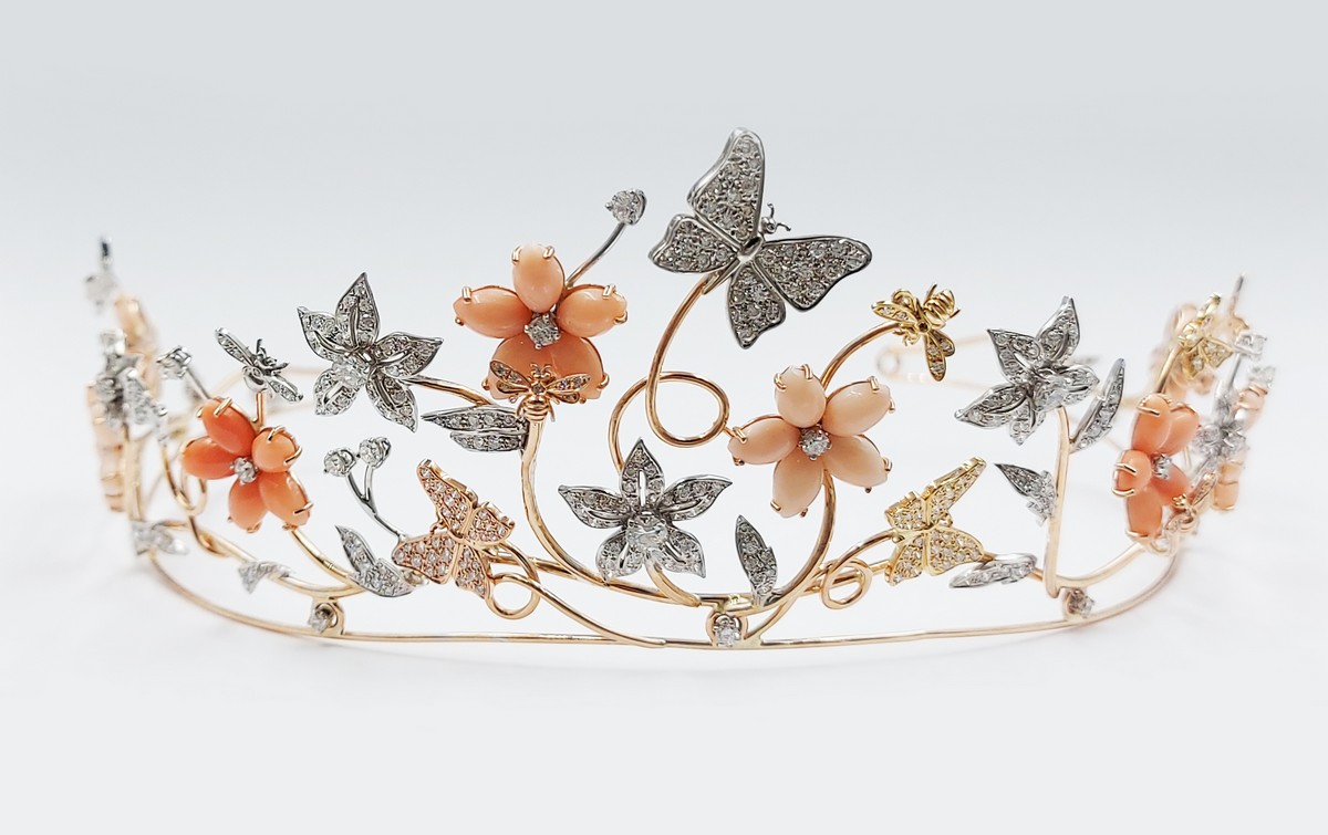 Generoso 1970, Tiara, 2022. Tiara con diamanti, corallo, oro bianco e rosa.