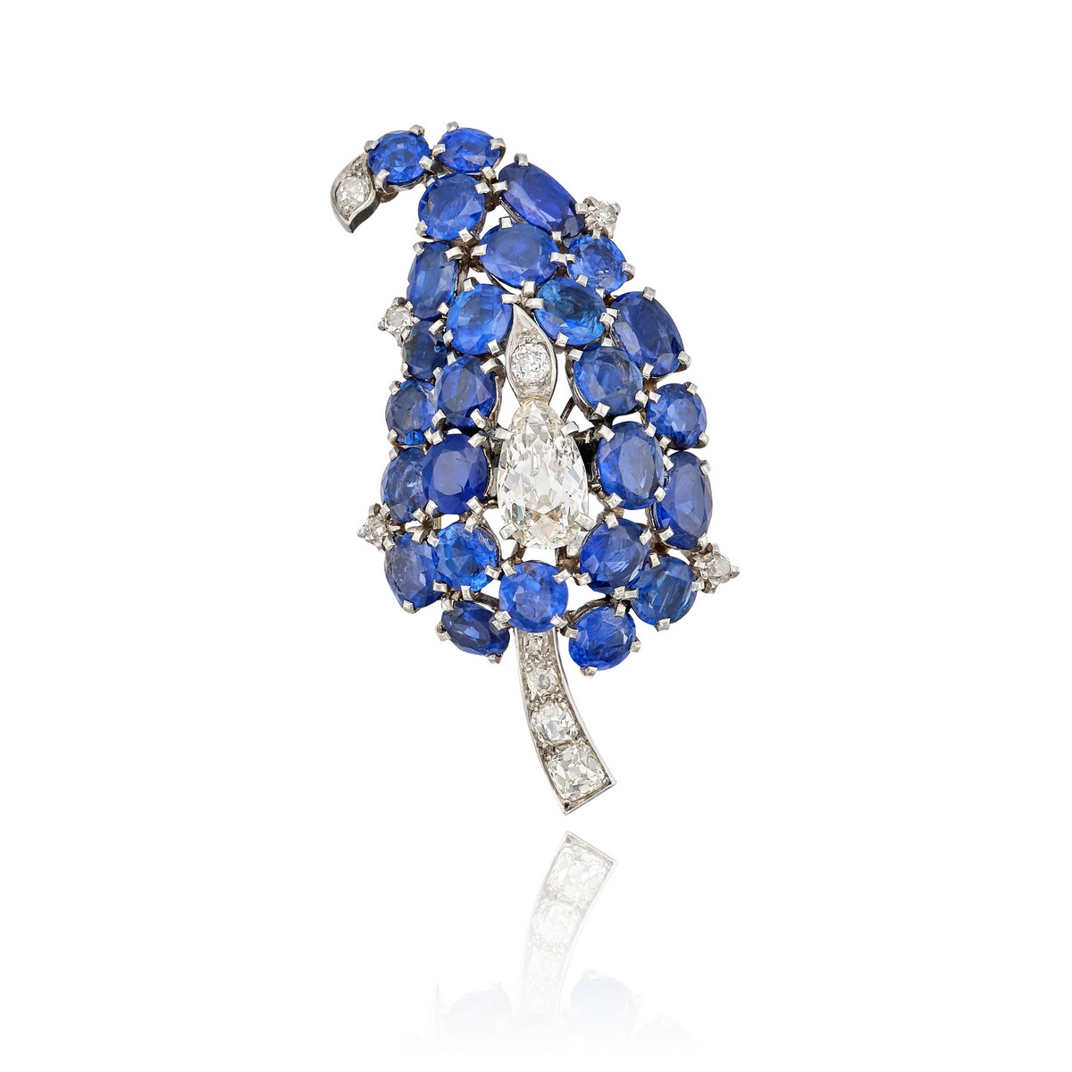 Spilla Cartier con zaffiri e diamanti.