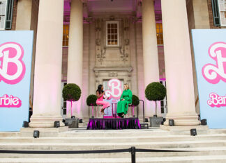 L’era del Barbiecore: un trend tutto da scoprire che ha influenzato designer e brand La regista Greta Gerwig in un evento di presentazione del film Barbie nel Regno Unito.
