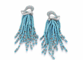 Naomi Sarna: dalle gemme ai gioielli. L’artista che, attraverso l’intaglio, rende la gemma struttura dei gioielli Naomi Sarna, Turquose Tassel Earrings.
