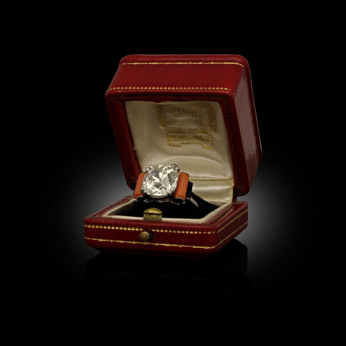 L’anello Cartier nell’originale custodia del 1930