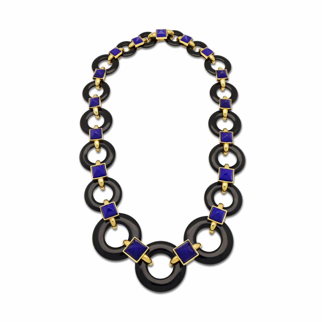 Jewel-of-the-Month-September-credit-Hancocks-London-WEB Collana Cartier in onice e lapislazzuli realizzata da Aldo Cipullo.