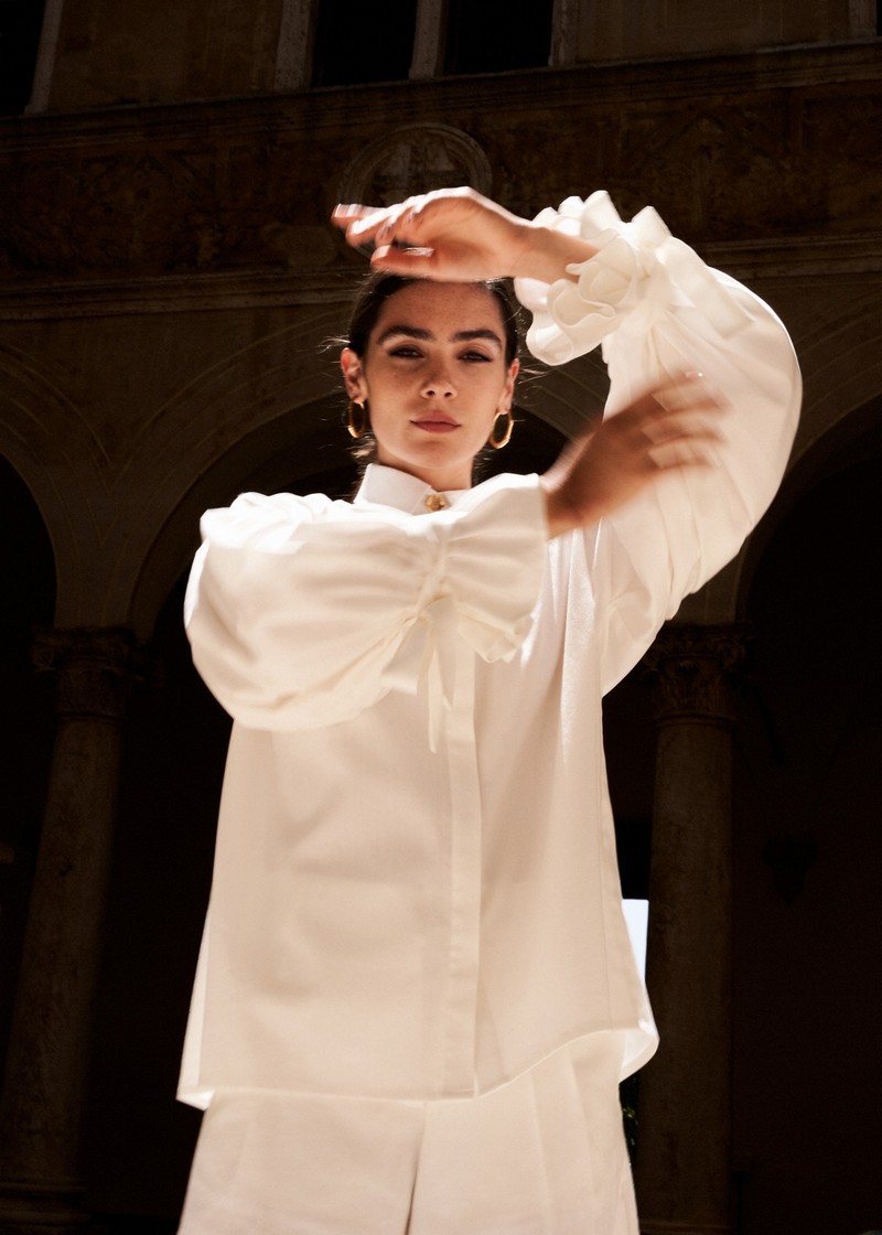 Camicia Raffaello con maniche a sbuffo.