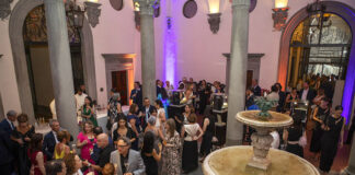 Annamaria Cammilli festeggia quarant’anni di carriera nella magica Firenze e presenta l’anello celebrativo dedicato alla città Palazzo Gondi a Firenze per l'evento di Annamaria Cammilli