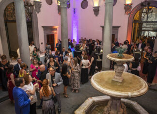 Annamaria Cammilli festeggia quarant’anni di carriera nella magica Firenze e presenta l’anello celebrativo dedicato alla città Palazzo Gondi a Firenze per l'evento di Annamaria Cammilli