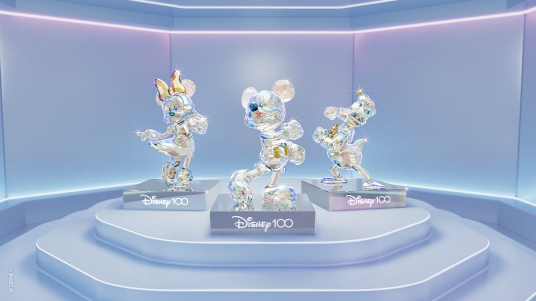 Swarovski_Disney_Group (1) La nuova collezione di oggetti decorativi “Disney100 x Swarovski Home Décor”.