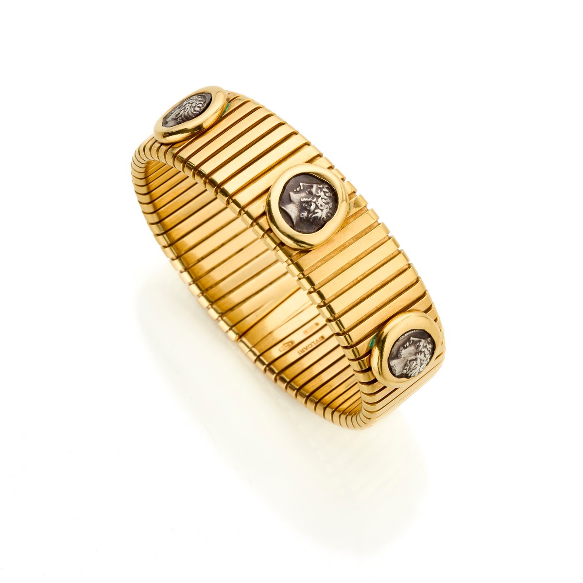 Bracciale Bulgari in oro giallo.