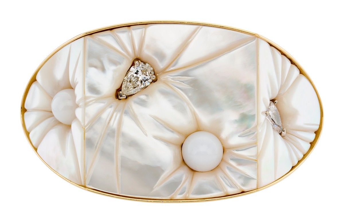 Bracciale con diamanti e perle incastonati. 