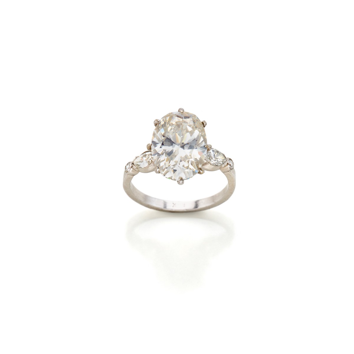 Anello in platino e diamante.