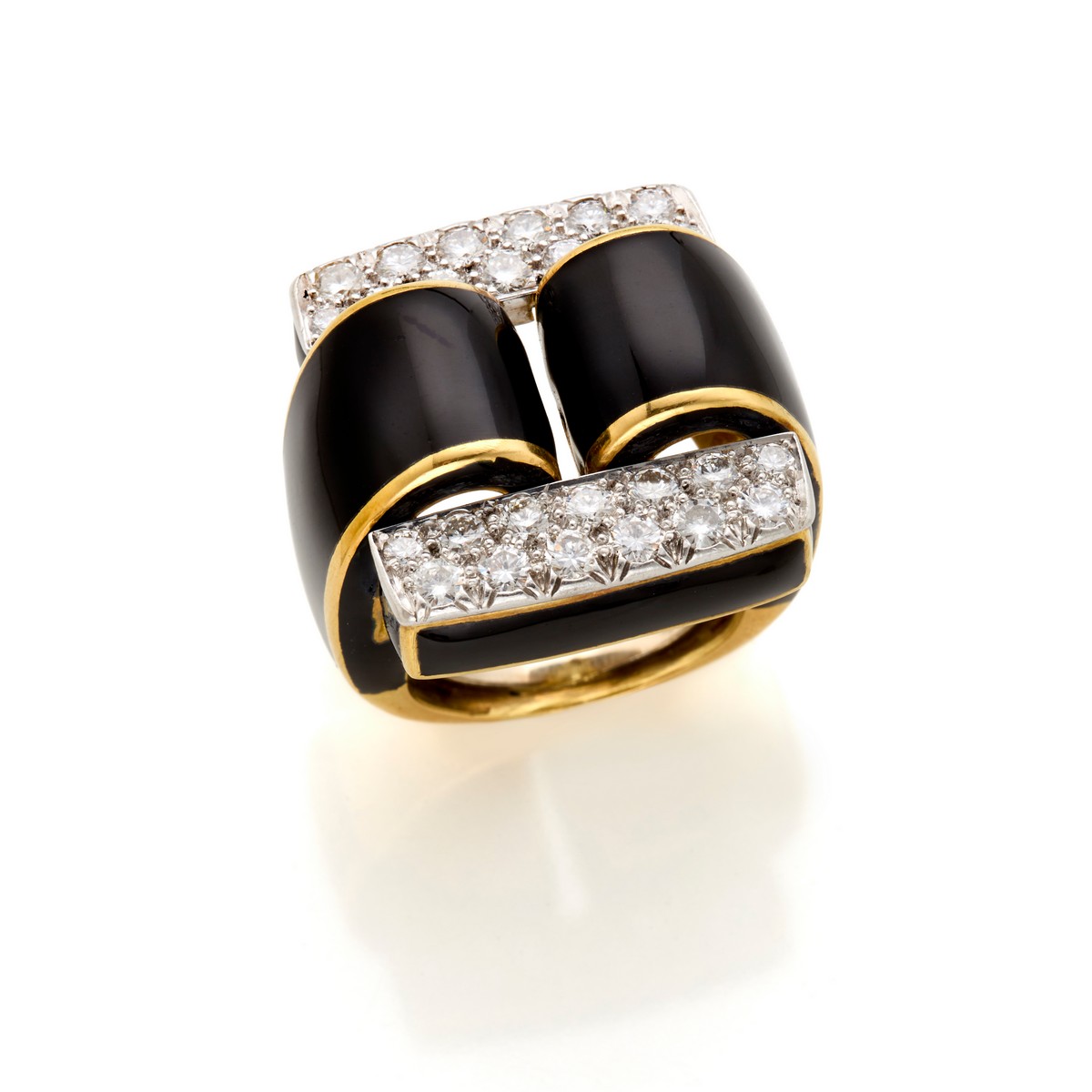 Anello David Webb in oro giallo e bianco con smalto nero e diamanti rotondi.