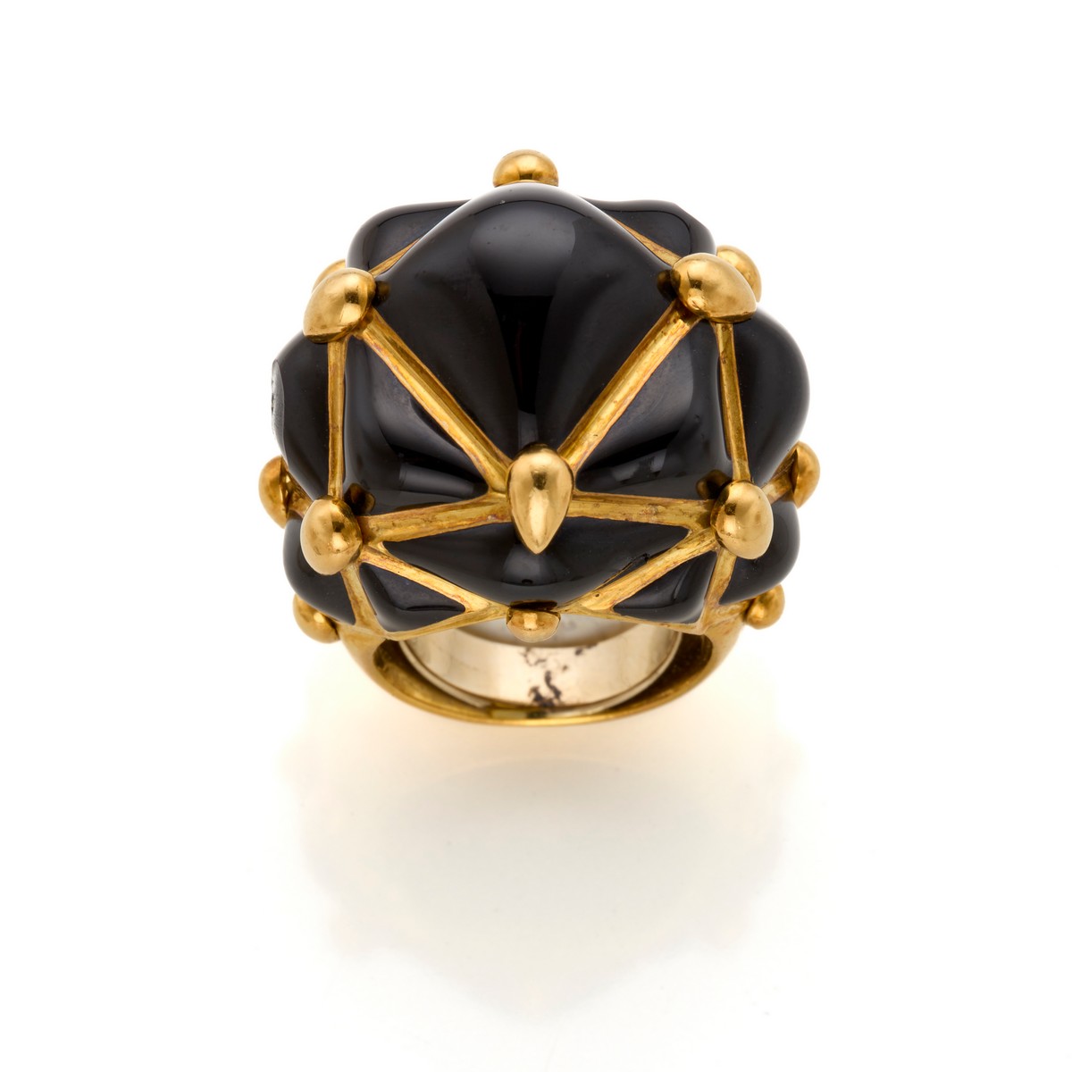 Anello David Webb in oro giallo e smalto nero.