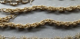 Il nodo, unione tra gioielli antichi e sperimentazione contemporanea, è il tema del contest Ridefinire il Gioiello 2024 Ispirazioni nodi-intrecci.jpg D: Bijoux a forma di nodo: bracciali conservati all’interno del Museo di Bijoux di Casalmaggiore.