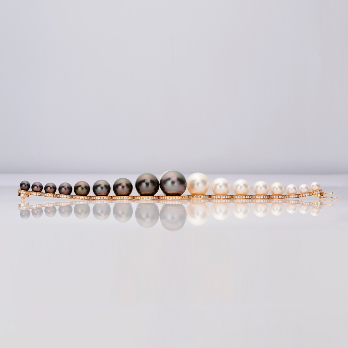 Bracciale “Double line” visto lateralmente.